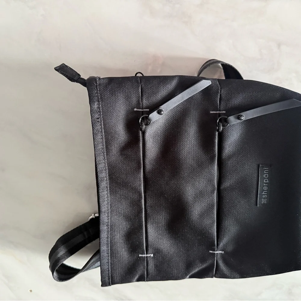 Like New Sherpani Sadie Crossbody Bag Black - Picture 10 of 10